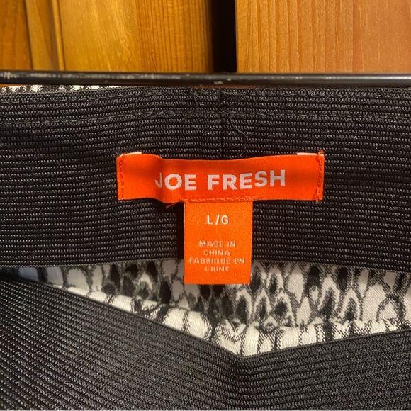 Joe Fresh Black and White Snake Print Skirt - Picture 3 of 4